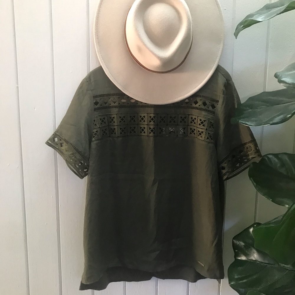 Anne Klein olive green t shirt blouse